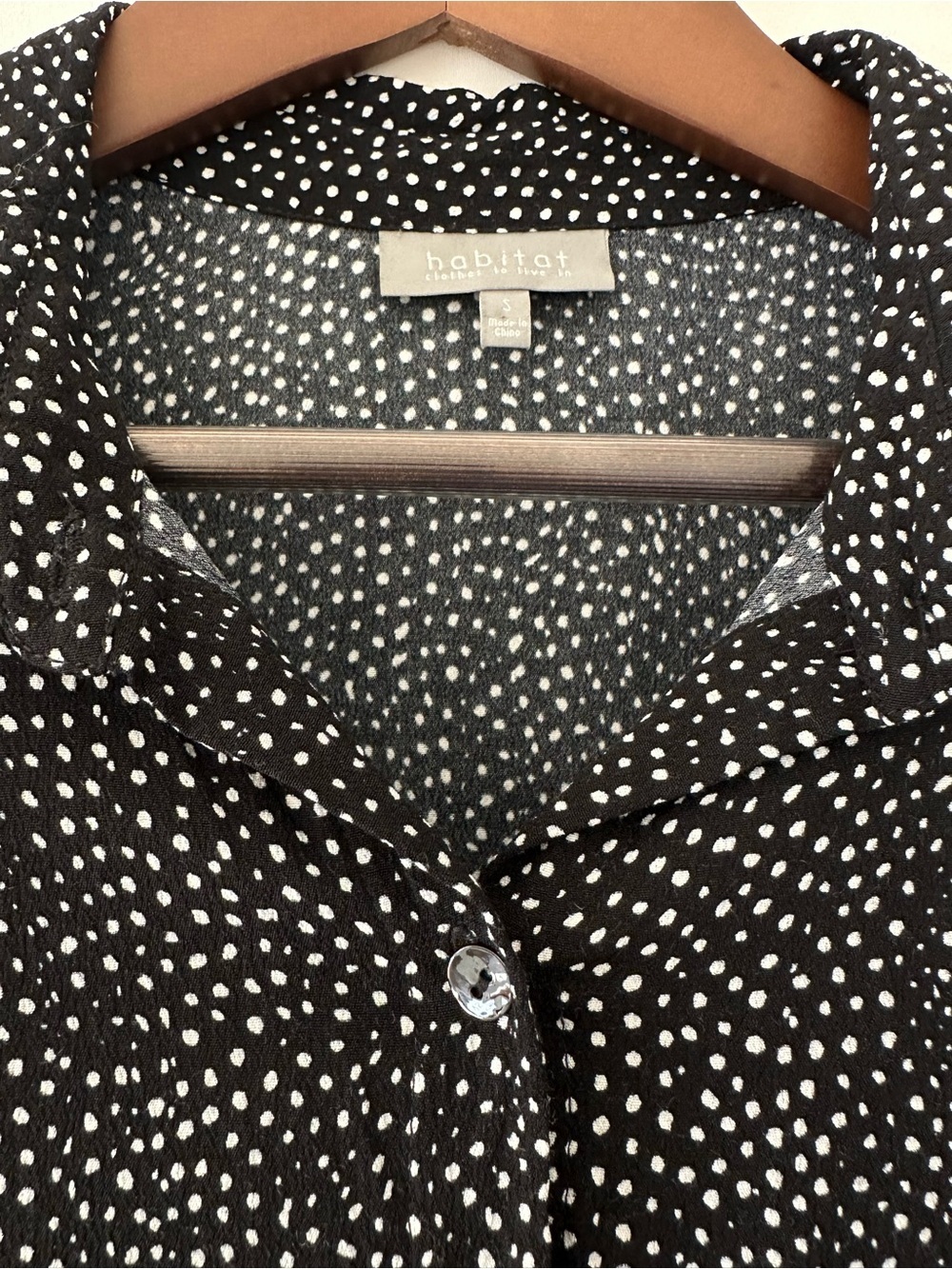Like New Habitat Blouse Size Small - Picture 2 of 6